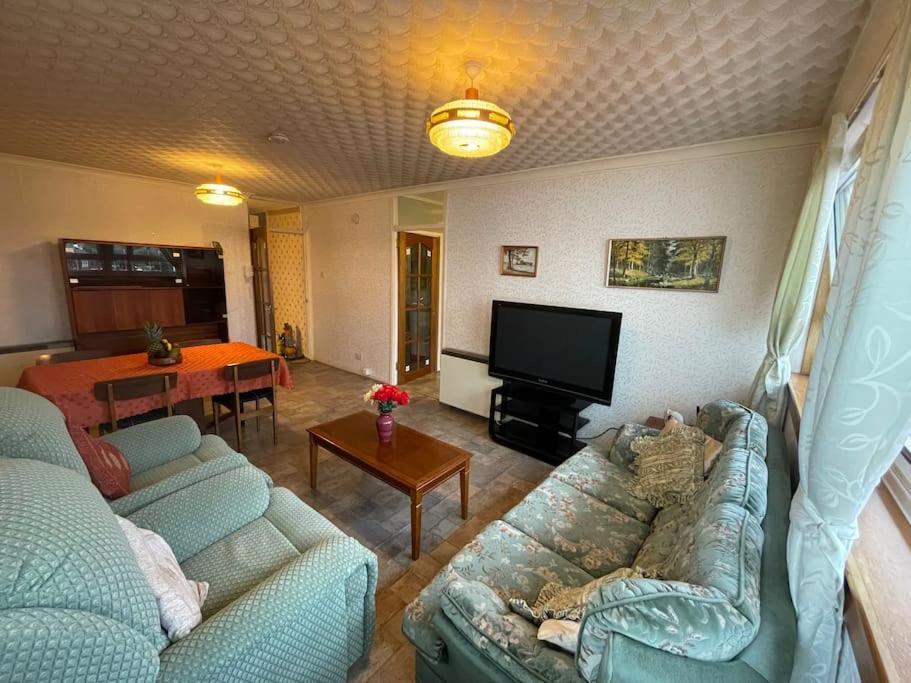West End Hidden Gem - Modern 2-Bedroom Apartment With Residents Patio Glasgow Exterior photo